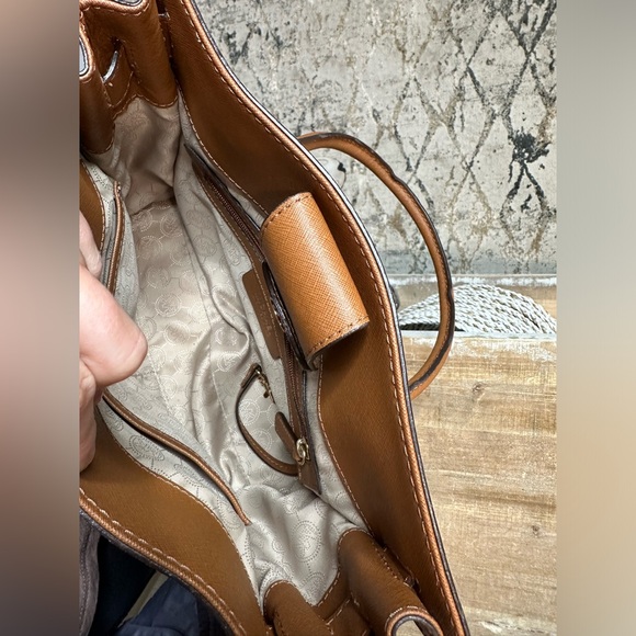 Authentic Michael Kors Hamilton Saffiano Tan Leather Sachel with lock and key - Picture 13 of 16